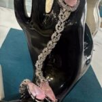 amazing look hand jewellery piece