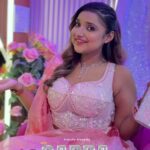 a women in pink lehenga with minimal jewellery and makeup on face posing